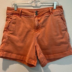 Studio Blue shorts in orange red. Size 31.